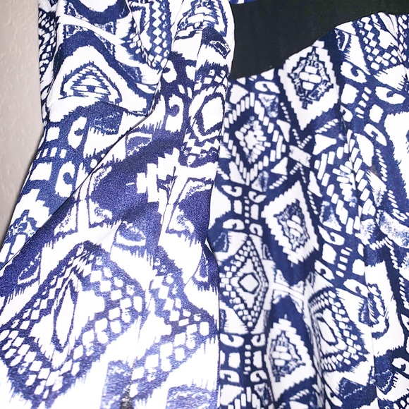 Long dress with white & blue patterns - Picture 4 of 7